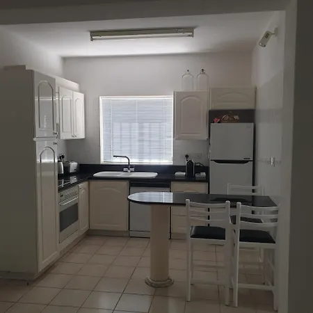 Nyaraló Sweet Lemon Protarász